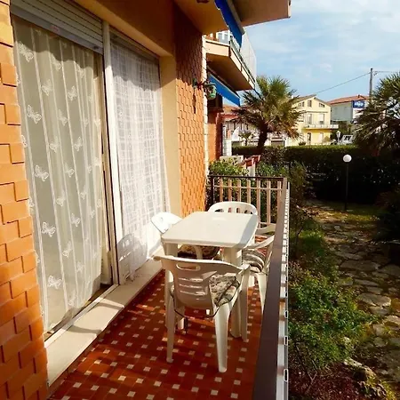 Trilocale A 50 Mt Dal Mare A - M155 Marcelli